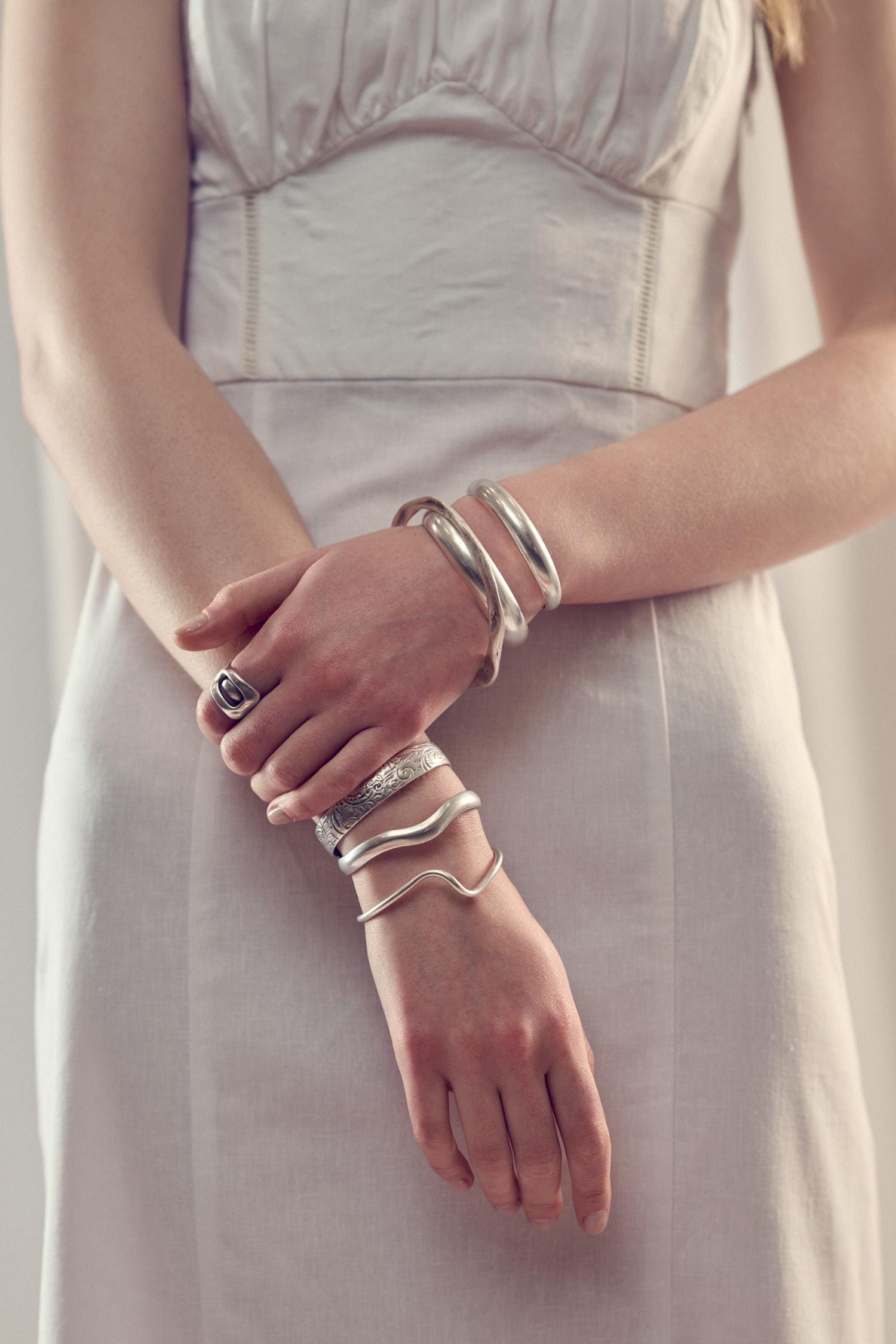 ヴィンテージ！Silver Wavy Cuff ブレスレット#2 Vintage STERLING SILVER 2 Waves Modernist Cuff BRACELET. #12