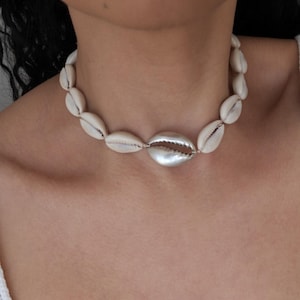 Cowrie Shell Choker: Bohemian Beach Necklace with Silver/Gold Charm