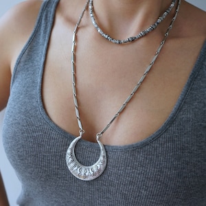 Collar con colgante de símbolo Omega al revés con cadena larga de acero inoxidable, estilo étnico bohemio, sin deslustre, regalo de joyería asequible para ella