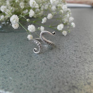 Bohemian Silver OCTOPUS ARM Knuckle Midi Pinky Ring, Silver Stackable Animal Ring, Silver Adjustable Ring, Affordable Ring, Gift for Her image 6