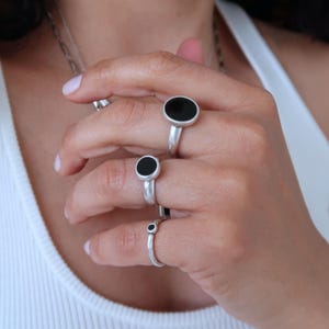 Antique Silver BLACK/TURQUOISE round signet ring, Bohemian simple finger chevalier ring Dainty pinky Minimal hippie indie rock, gift for her
