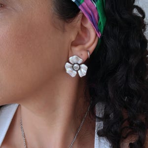 Silver Daisy Stud Earrings: Bohemian Floral Design