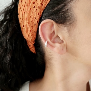 ONE Antique Silver Hug Cuff earring with an organic bold shape, None Pierced Earrings, Minimalist Dainty Geometric Modern Trend Gift for her