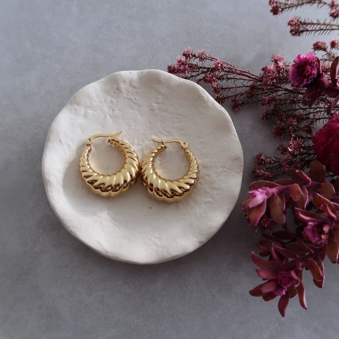 【オシャレ】MEJURI メジュリ Thin Croissant Hoops ピアス Mejuri Thin Croissant Dôme Hoops - 18K Yellow Gold-Plated