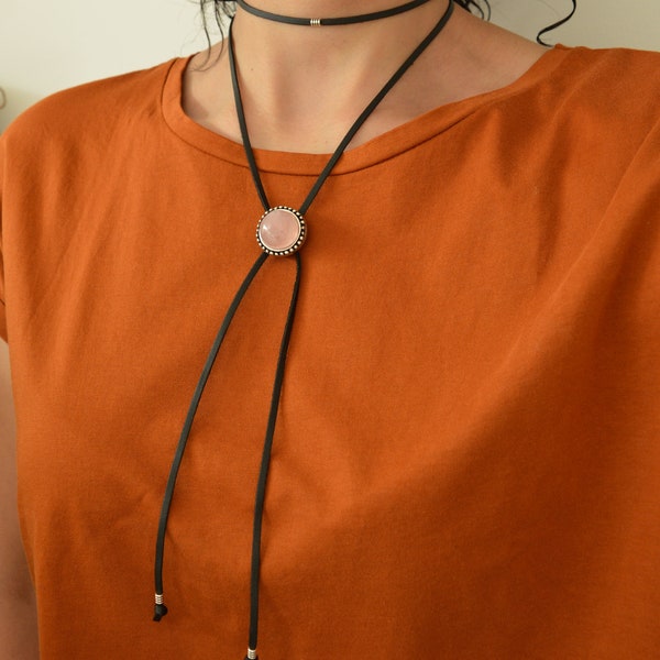 Black Leather Bolo Tie Necklace Rose Quartz / Labradorite gemstone, Southwestern Choker Wrap Necklace Bohemian Leather Jewelry Cowgirl style