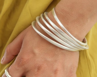 Bracelet jonc plat ovale en argent : bracelet minimaliste à empiler