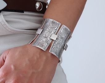 Silver Link Tuareg Shield Bracelet: Bohemian Ethnic Statement Cuff, African Berber Tribal Bold Ethnic Jewelry, Festival Accessories