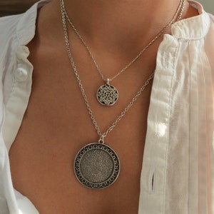 Ensemble de trois colliers géométriques en argent, bijoux ronds à breloques superposées, bijoux boho boho hippie délicats, cadeau pour elle image 3
