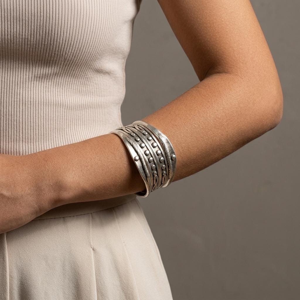 Nepal silver bangle - Etsy 日本