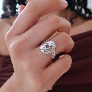 Anillo tuareg de plata con rombos: joyería étnica tribal artesanal para festivales, anillo llamativo y ajustable, talla 6.5-7.5 (EE. UU.)