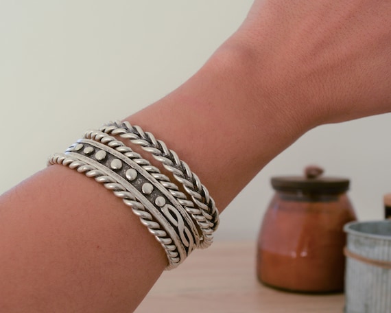 Twirling Twist Vintage Native American Navajo Turquoise Sterling Silver Bracelet Cuff Old Twirling Twist Vintage Native American Navajo Turquoise Sterling Silver Bracelet Cuff Old