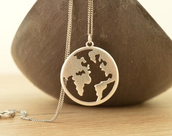 Zilveren wereldkaart ketting, roestvrijstalen ketting, Globetrotter, medaille munt ketting, sierlijke zilveren Earth Globe Gaia-Gaea Eco natuur geïnspireerd