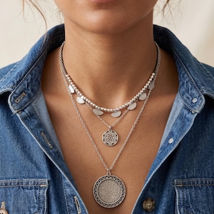 SET DI TRE collane con monete GEOMETRICHE in argento: ciondoli a forma di moneta rotonda impilabili a strati, gioielli hippie boho e delicati, regalo fatto a mano per lei