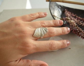 Bohemian Silver FOSSIL SHELL Midi Statement Ring, Stackable Adjustable Affordable Bohemian Summer Tropical Geological Ring, Gift, US 7-8inch