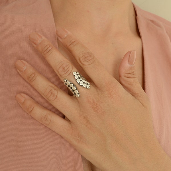 Boho Silver Gravé Shield Dotted Design Wrap Ring, Déclaration Moderne Géométrique Free People style inspiré bague, Taille de bague américaine 6,5-7 pouces