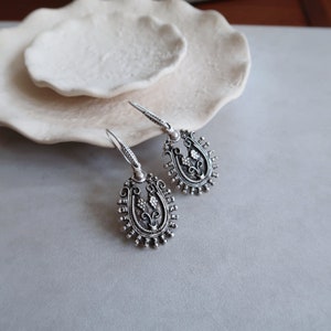 Antique silver dangling teardrop earrings, Silver dangle earrings, boho earrings, tribal ethnic earrings, summer jewelry, statement jewelry