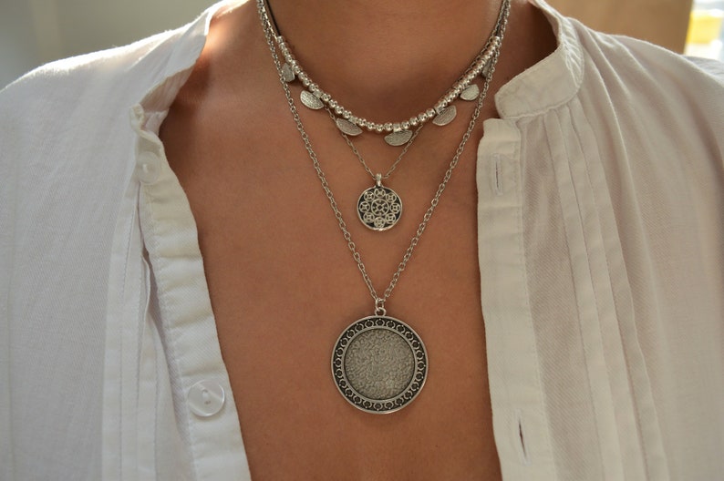 Ensemble de trois colliers géométriques en argent, bijoux ronds à breloques superposées, bijoux boho boho hippie délicats, cadeau pour elle image 1