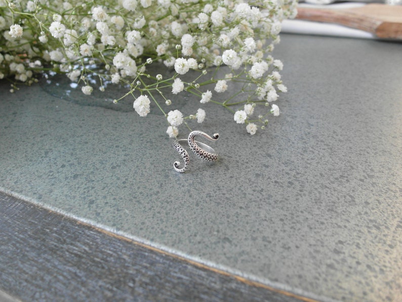 Bohemian Silver OCTOPUS ARM Knuckle Midi Pinky Ring, Silver Stackable Animal Ring, Silver Adjustable Ring, Affordable Ring, Gift for Her image 4