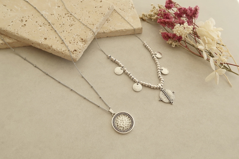 Set di due collane GEOMETRICHE e MONETA in argento antico, ciondoli impilabili a strati, gioielli minimal boho moderni e delicati hippie, regalo per lei immagine 5