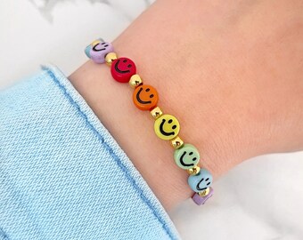 Smiley Armband in Regenbogenfarben, Perlenarmband, personalisierbar, Geschenk, Smileyarmband