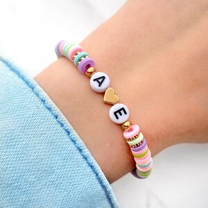 Katsuki Armband  „Pastell“, bunt, verschiedene Farben, Namensarmband, Buchstabenarmband, Heishi Perlen, personalisierbar, Geschenk