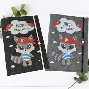 U-Heft Hülle Pirat Waschbär – personalisiert mit Name & Geburtsdatum – U-Heft + Impfpass Hülle – Geschenk zur Geburt aus Filz
