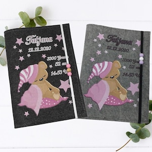 U-Heft Hülle schlafender Bär – personalisiert mit Name & Geburtsdaten – U-Heft + Impfpass Hülle – Geschenk zur Geburt Filz rosa