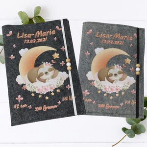 U-Heft Hülle Faultier auf Mond – personalisiert mit Name & Geburtsdaten – Filzhülle mit Impfpassfach – Geschenk zur Geburt Mädchen Filz