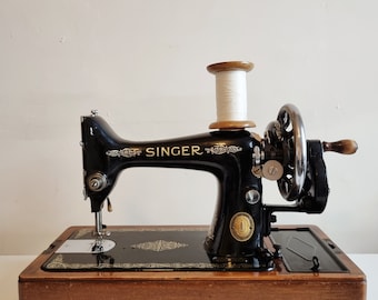 1950s Hand Crank Singer Sewing Machine 99K - EG873435 - Complete with Carry Case