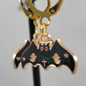 Cute bat dangle earrings / halloween earrings / bat jewelry / spooky earrings / gothic earrings / spoopy jewelry / gift for her