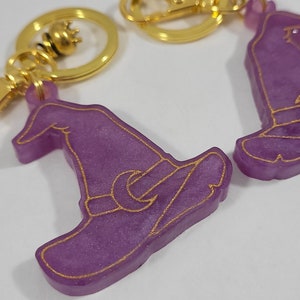Witch hat keychain / witch gift / occult jewelry /  halloween keychain / fantasy keychain / gift for her / magic jewelry