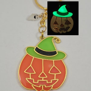Pumpkin glow in the dark keychain / pumpkin jewelry / halloween keychain / halloween jewelry / autumn keychain / spooky jewelry