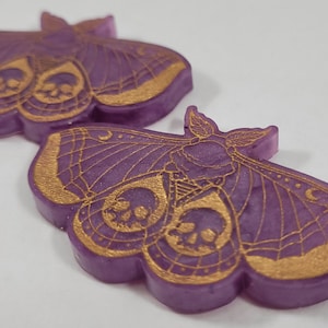 Purple moth skull magnet / moth art / animal skull magnet  / fridge magnet / gift for her or him / skull art / whimsigoth dark academia