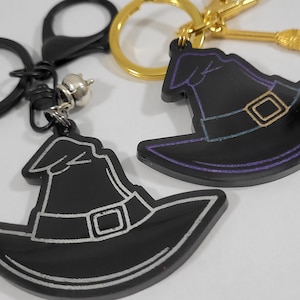 Witch hat keychain / witch gift / halloween jewelry / halloween keychain / fantasy jewelry / dark academia gift / small gift / handmade gift
