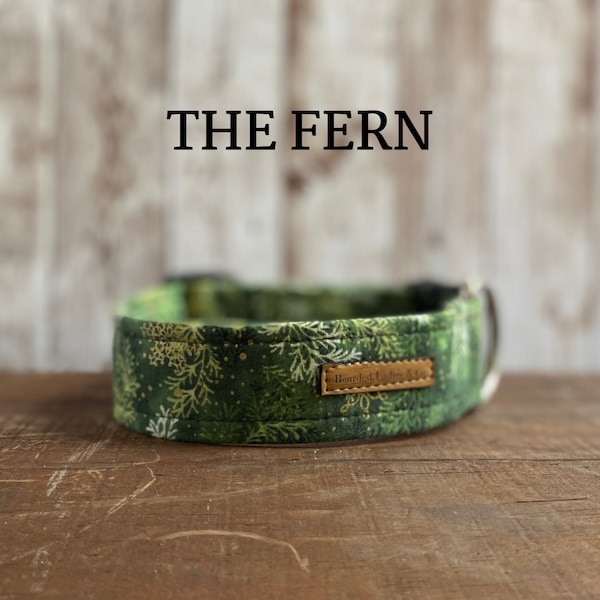 The Fern : Gold and Green Winter Plants Dog Collar