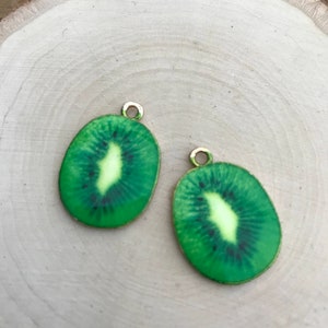 1 - Kiwi Slice Charm - Enamel Gold Brass Vintage Style Pendant Charms Jewelry Supplies (AT057)