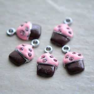 1 - 3D Cupcake Charm, Enamel Charm, Mixture of Colors dessert pink blue tea party • Silver and Pink Frosting Chocolate (AT216)