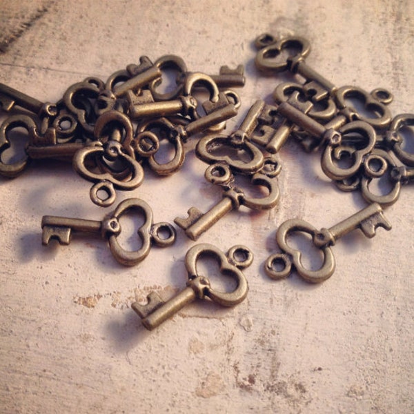 Skeleton Key Charms, Antique Bronze, Small Heart Key, Vintage Jewelry Supplies (BD116)