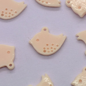 1 - Vintage Style Chick Bird Charm • Resin Bird Charm - Sparrow Dove Lovebird Charms Pendant • Light Pink Resin Plastic bird (F063)