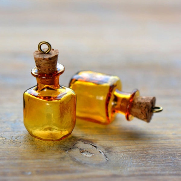 2 - Amber Square Bottle Charms Antique Bronze Cork Glass Terrarium Apothecary Bottle Vintage Style Pendant Charm Jewelry Supplies (BD058)