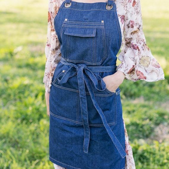 One Size Denim Apron for Men & Women, Hairstylist Apron, Apron for Crafting, Woodworking Apron with pockets, Gardening Apron, Painting Smock