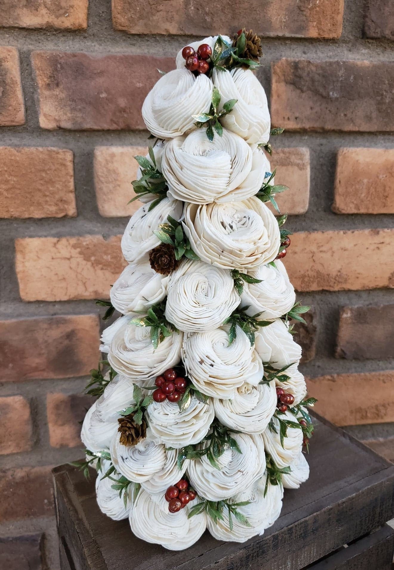 Sola Wood Flowers Classic Wood Flower Christmas Tree with Gold Etsy