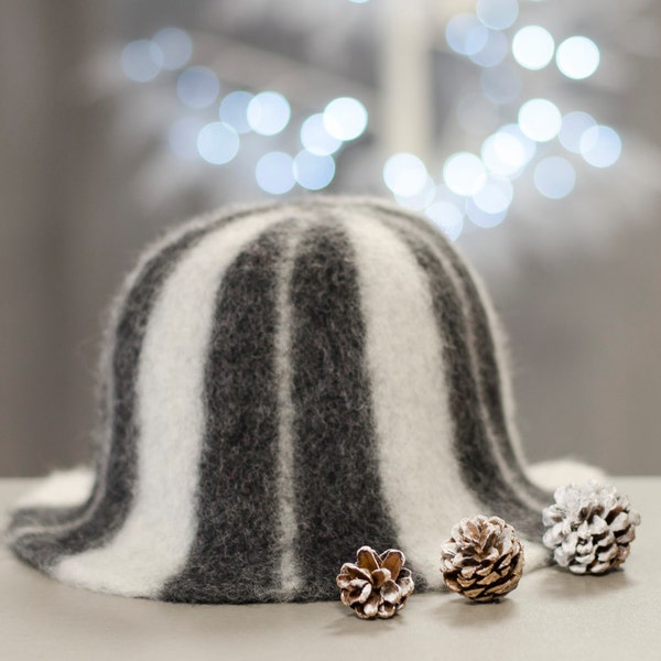 Striped sauna hat, felt, 100% wool, white, black (bath cap)
