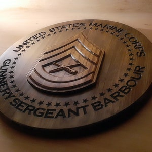 Targa in legno intagliato della serie NCO dello staff dei Marines degli Stati Uniti - Targa per pensionamento/promozione da sergente maggiore - Personalizzazione gratuita! Realizzata da veterani nel Kentucky, USA