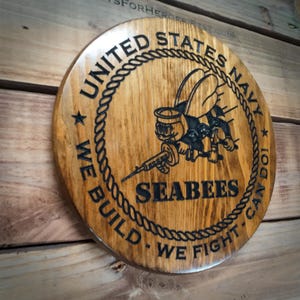 Placa dos Seabees da Marinha dos EUA - Símbolos Militares e Presentes para Veteranos - Fabricado por Veteranos nos EUA