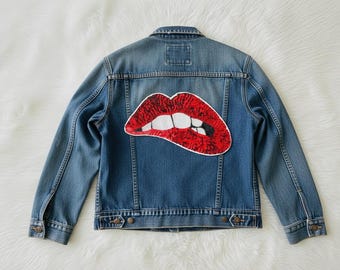XL Sequin Lip Patch – Statement Kissing Lip Patch in White & Red – Large Appliqué for Denim Jackets, T-Shirts – 28 x 15 cm