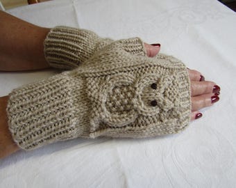 Ladies Owlie Fingerless Mitts/Gloves - Fawn