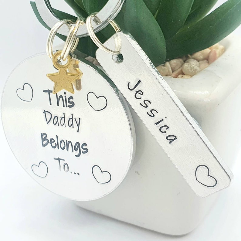 Personalised Father's Day Keyring. This Daddy belongs to... Unique birthday gift for Grandad, Grandpa, Pops from grandchildren. image 6