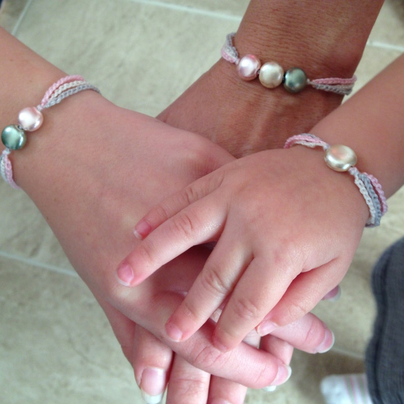 Crochet Jewelry PATTERN : Mommy and Me Pearl Coin Bracelet Pattern and Tutorial PDF image 3