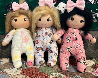 PERSONALIZA tu Snuggle Baby Doll, muñeca hecha a mano, muñeca de tela, muñeca de felpa inspirada en Waldorf